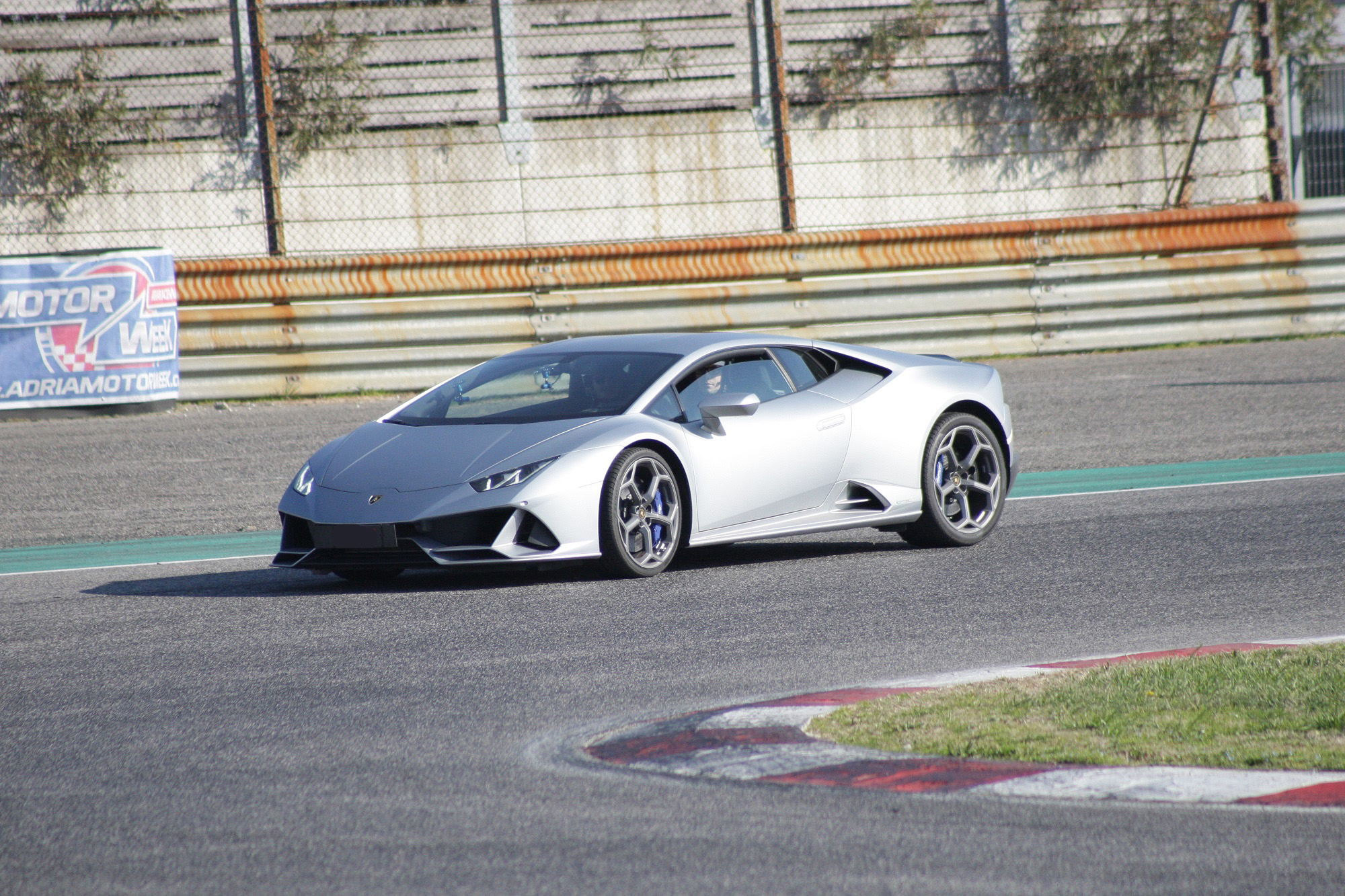 Giri In Pista Su Supercar Al Sagittario Di Latina Prenota O Regala Su