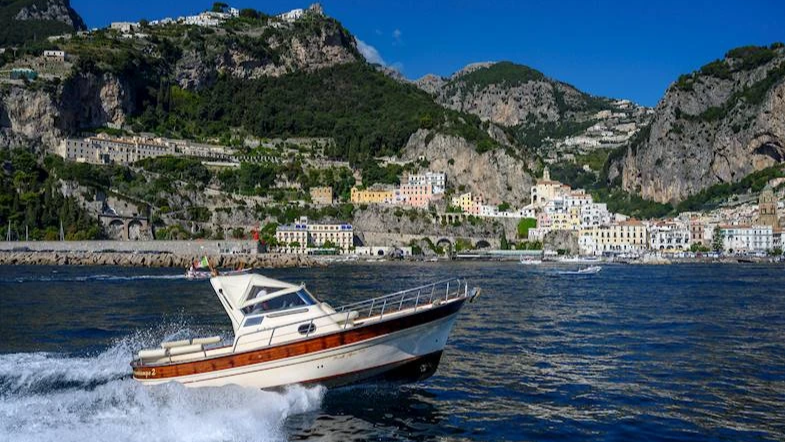 Tour in yacht al tramonto a Sorrento