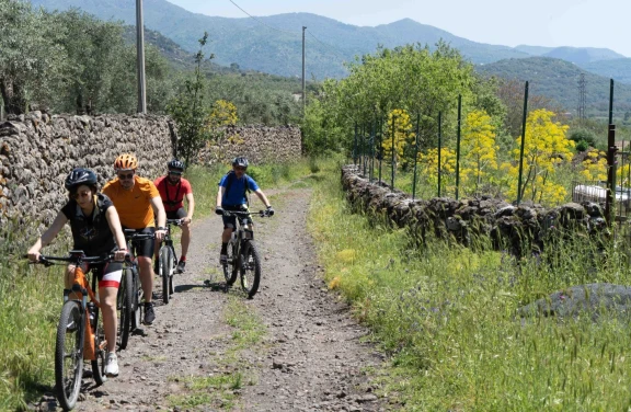 Escursione in E-Bike lungo il Fiume Alcantara in Sicilia