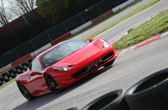 Giri in pista su Supercar al Mugello