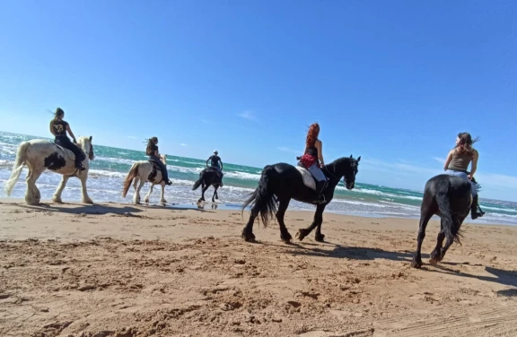 Passeggiata a Cavallo sulla spiaggia vicino Pozzallo