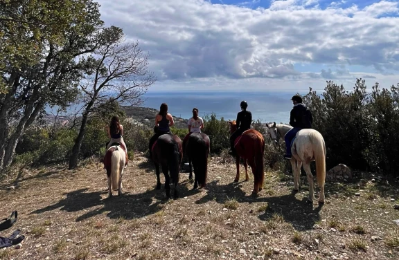 Passeggiata a Cavallo vista mare a Pietra Ligure