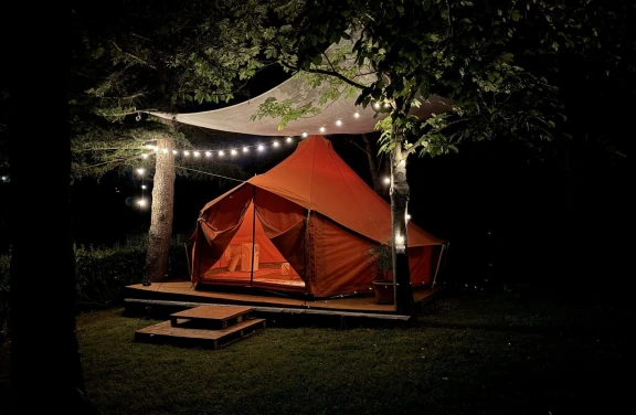 Soggiorno in Tenda Glamping con vista sui Colli Marchigiani