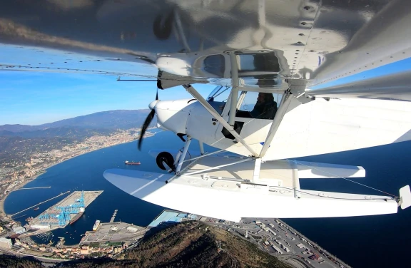 Volo in Idrovolante con Prova di Pilotaggio a Spotorno in Liguria