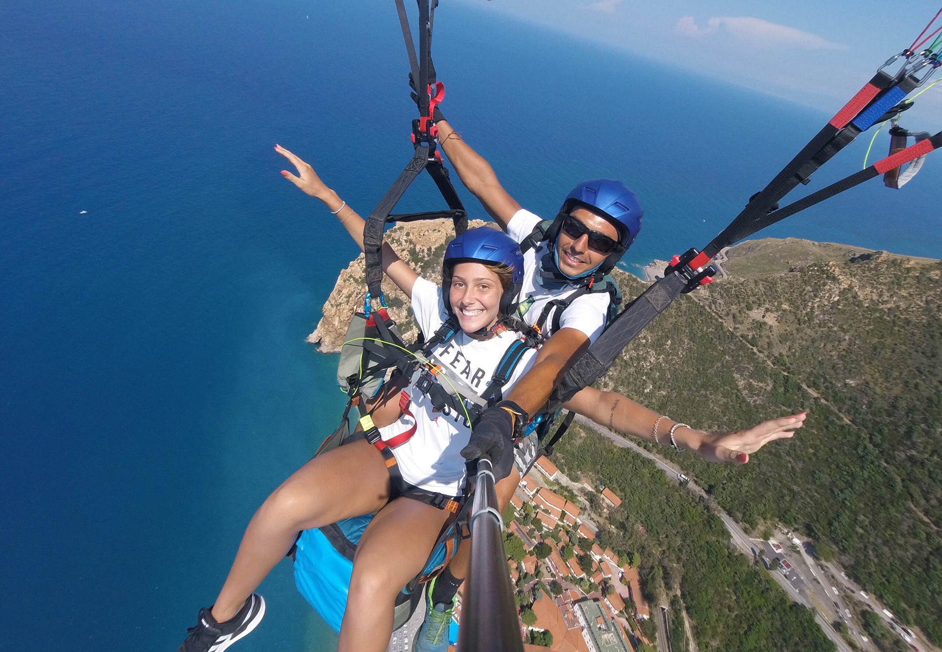 Volo in Parapendio a Taormina e Letojanni | Prenota o Regala su Liveinup - Regala un'esperienza ...